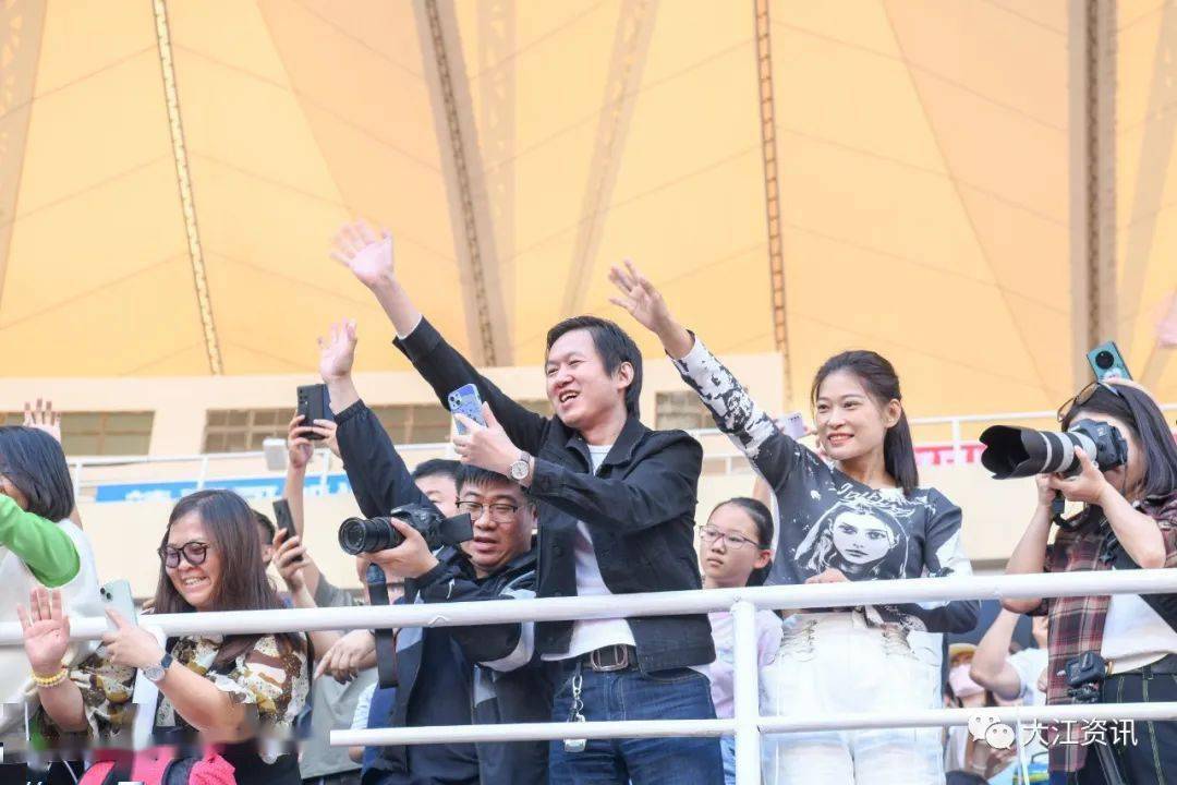 上海海港VS大连英博海发直播_上海海港VS大连英博海发高清免费无插件收藏观看_上海海港VS大连英博海发直播关注